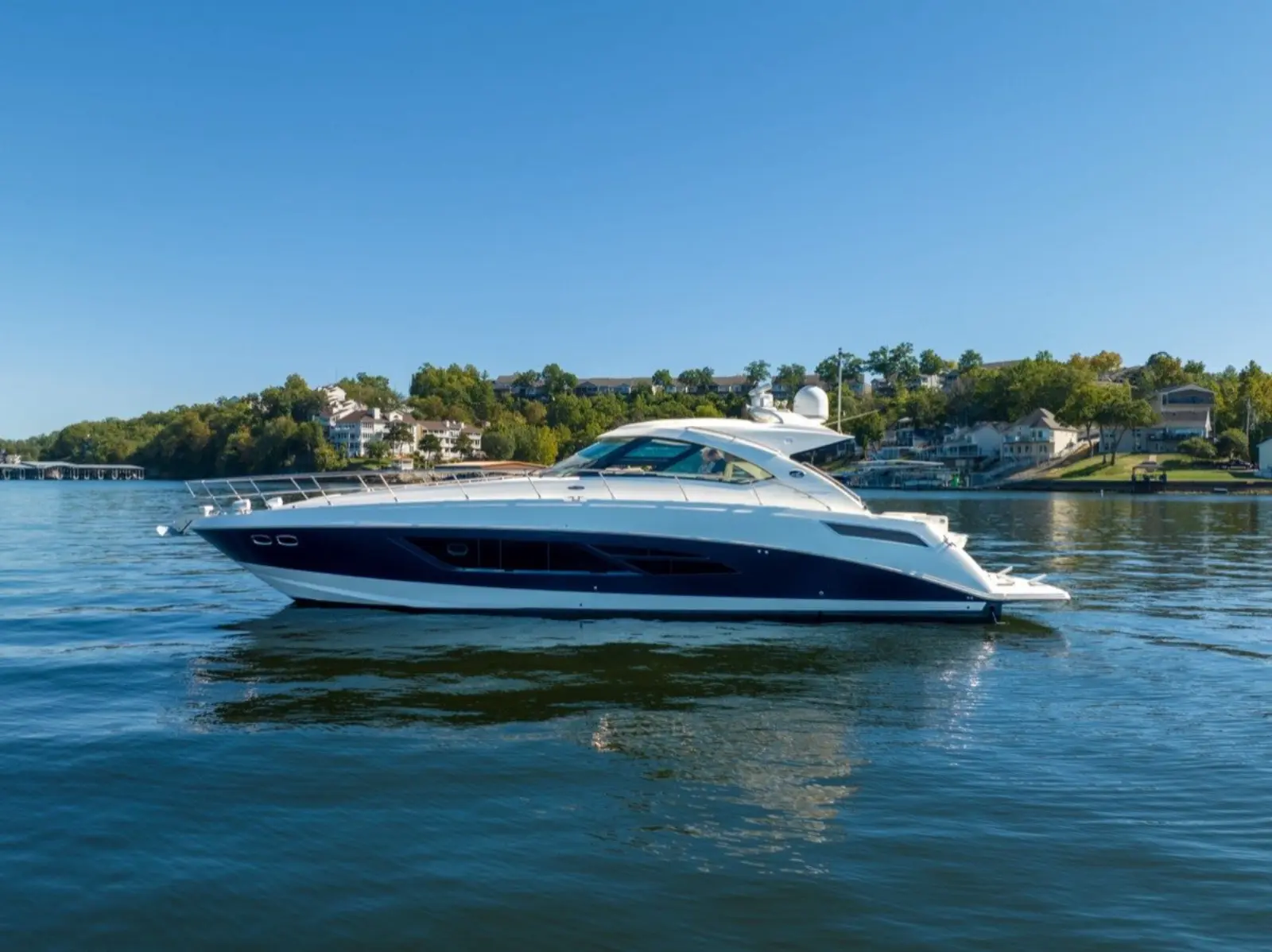 Escape Sea Ray 540 Sundancer - Profile view